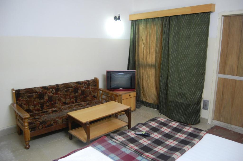 Hotel Raj Lucknow